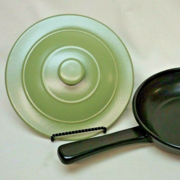 Longaberger Pottery Woven Traditions Flameware 8" Ebony Skillet with Sage Lid - Picture 3 of 15